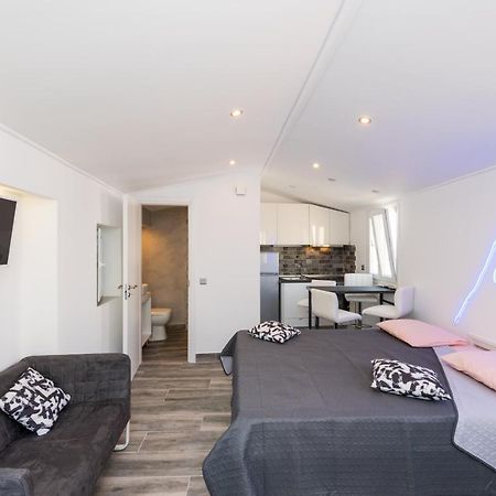 Corfu Downtown Suites Екстер'єр фото