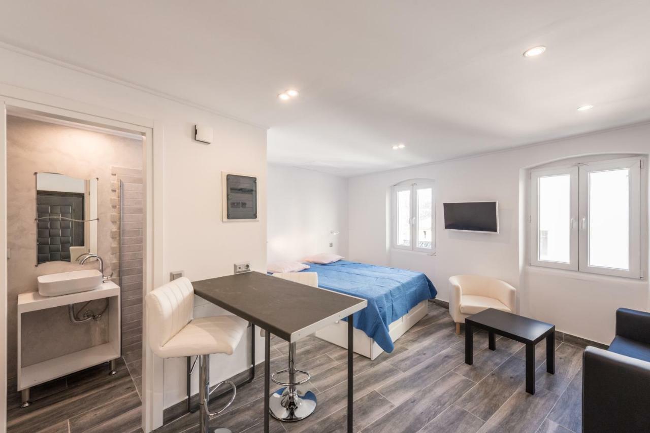 Corfu Downtown Suites Екстер'єр фото